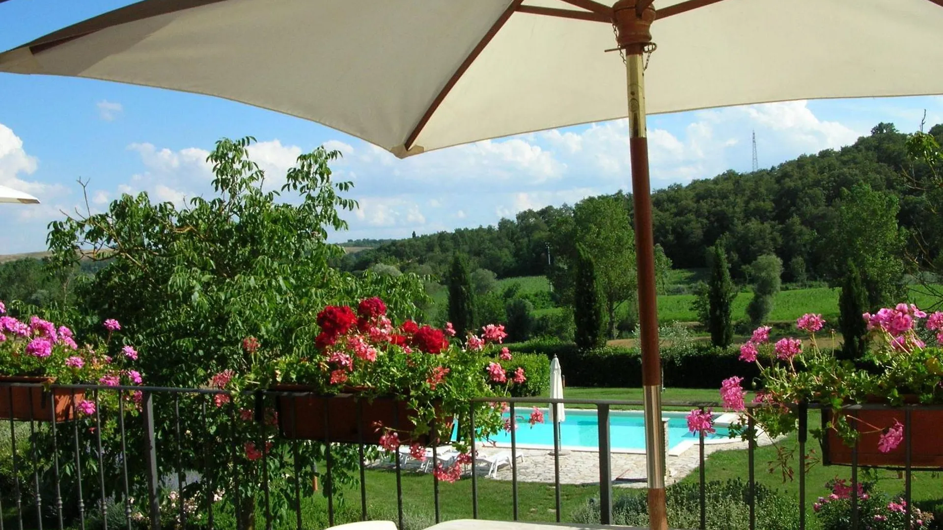 أسكيانو Agriturismo Il Poderino منزل ريفي